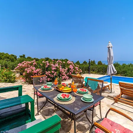 House Getaway Mirce