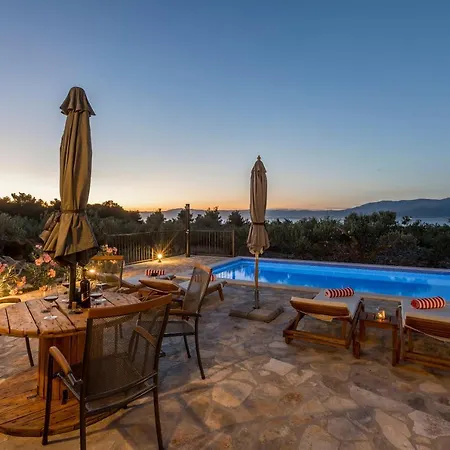 House Getaway Mirce