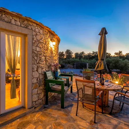 House Getaway Mirce