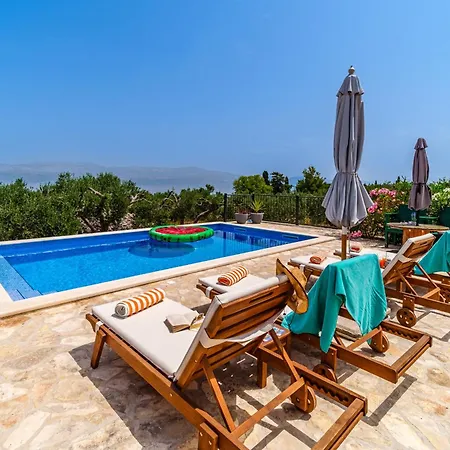 House Getaway Mirce
