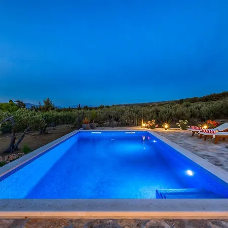 House Getaway * Mirce