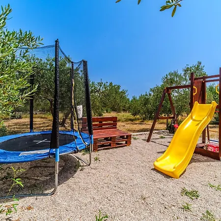 House Getaway * Mirce