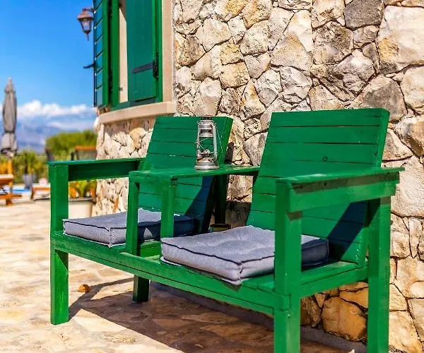 House Getaway * Mirce