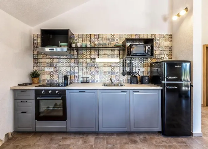House Getaway Mirce