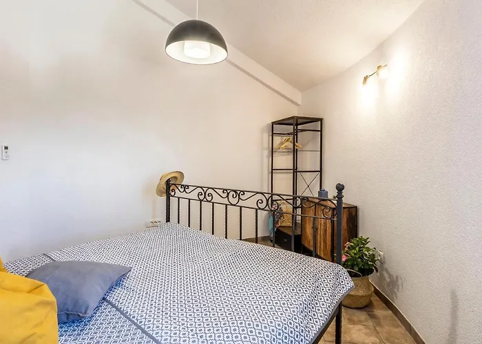 House Getaway Mirce